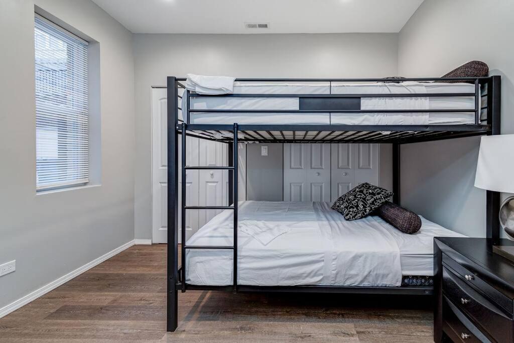 Casa vacanze 2 On Southport 4 Queen Beds *